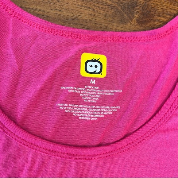 Wonder Wink slinky pink short sleeve tee t shirt size medium - Picture 2 of 5